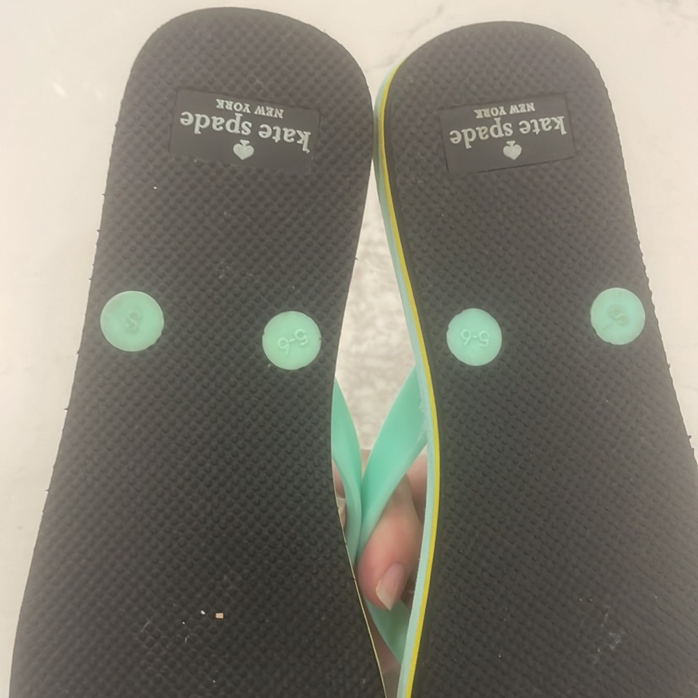 Women’s size 6, Kate Spade flip-flops - Picture 7 of 7